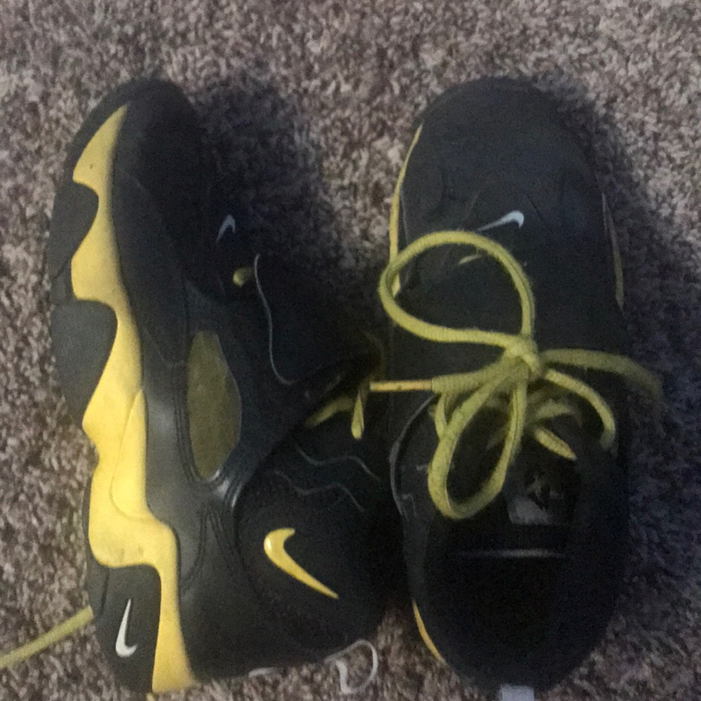 Boys Nike basketball shoes